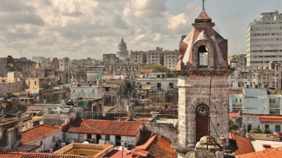 Dos décadas de Habana Radio: una voz para tocar la puerta y el corazón Dos décadas de Habana Radio: una voz para tocar la puerta y el corazón